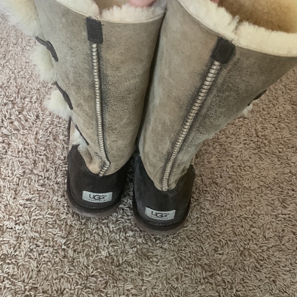 Brown Button UGGS - Picture 8 of 12